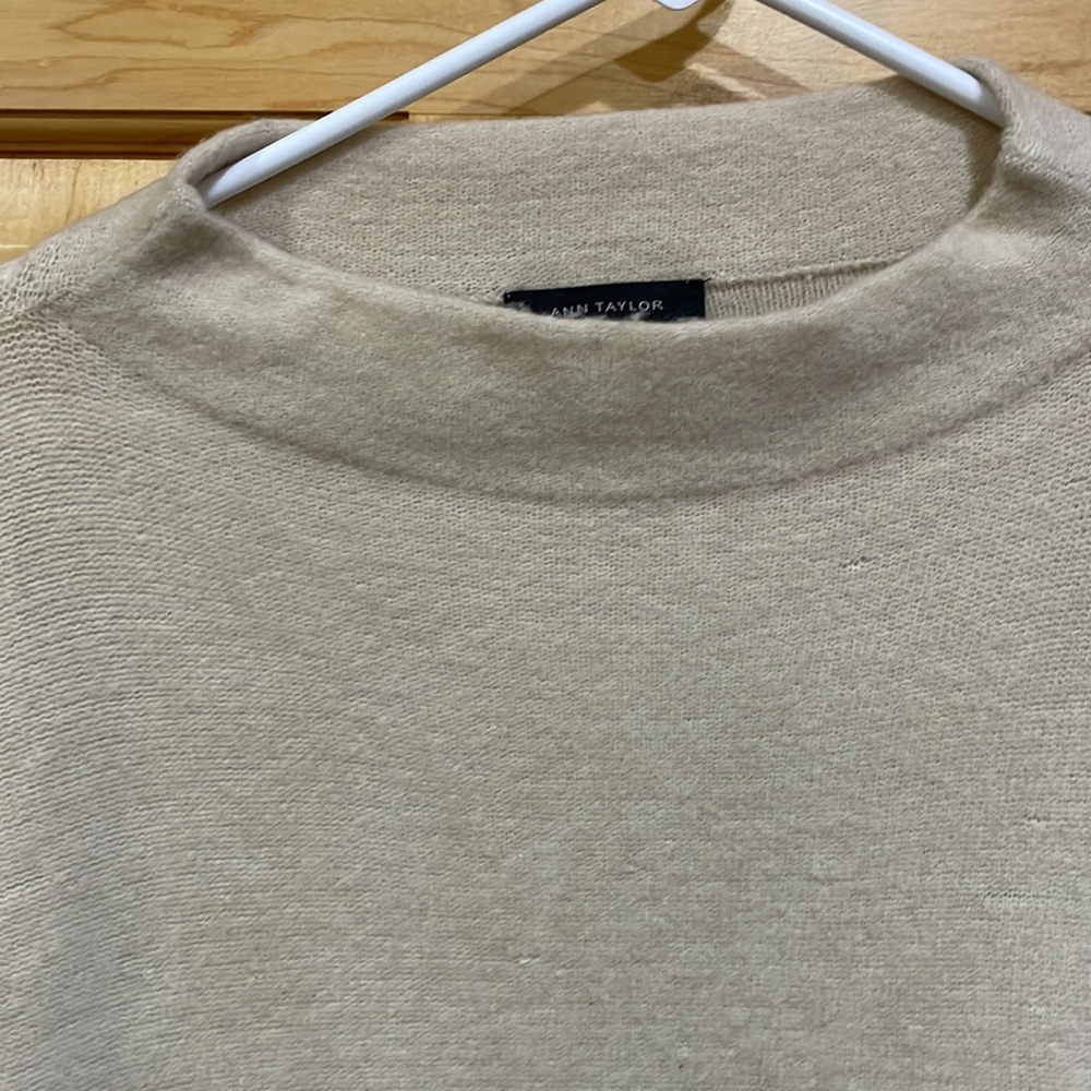 Ann Taylor beige sweater Scion’s neck size S - Picture 3 of 16